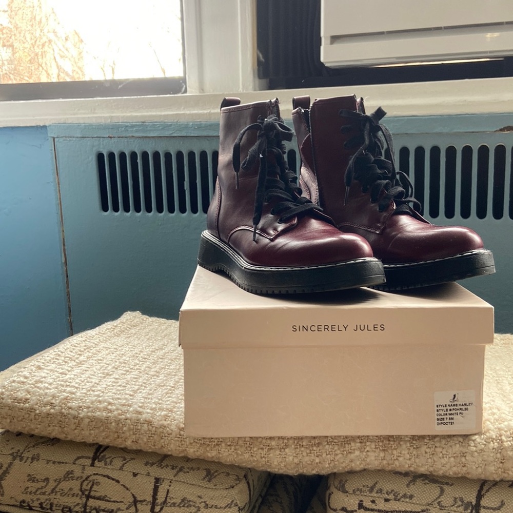 Brand new never been used burgundy boots with zipper on the side!